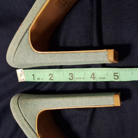 Cape Robbins Sandles - Picture 7 of 7